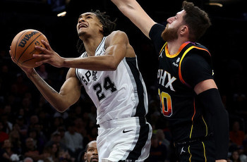 Spurs vs Suns Picks, Predictions & Odds Tonight