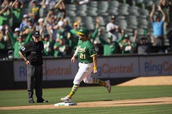 Stephen Vogt homers in last MLB at-bat to push A's past Angels