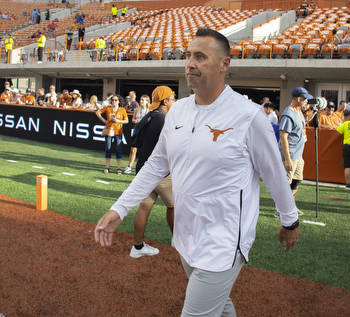 Texas football vs. OU: Betting odds narrow pre-kickoff