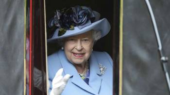 The Queen leads the royal procession at Royal Ascot 2019