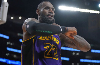 Trail Blazers vs Lakers Picks, Predictions & Odds Tonight
