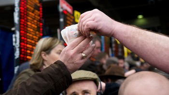Types of horse racing bets and what they mean