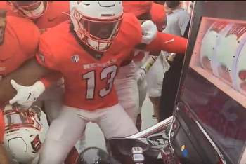 UNLV Slot Machine Goes Viral During College Football Kickoff