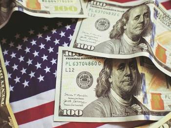 US dollar struggles as recession worries simmer, bets on slower rate hike