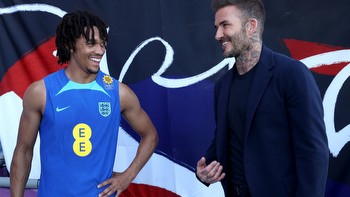 Watch David Beckham give Trent Arnold-Arnold advice on how to cross ball as he visits England's World Cup squad