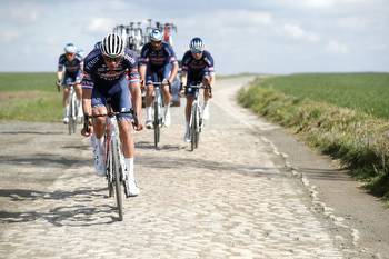 Who are the bookies' favourites to win the men's Paris-Roubaix 2022?