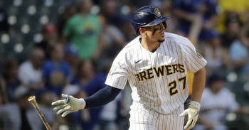 With less than 3 weeks left in season, Milwaukee Brewers are on the verge of playoffs