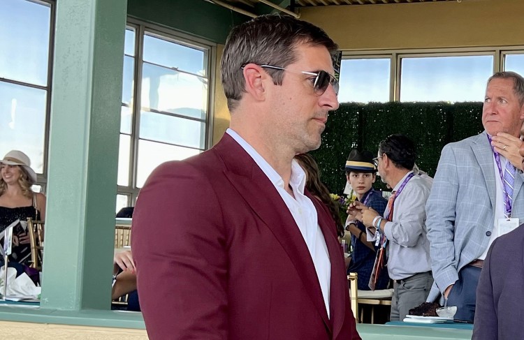Aaron Rodgers Takes in the Breeders’ Cup, Seemingly Pain-Free
