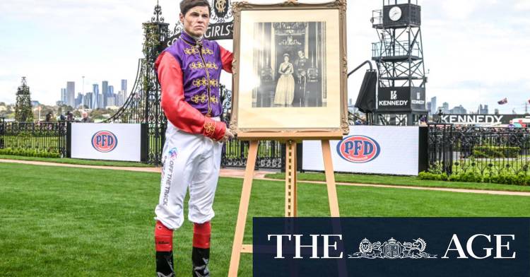 At the racetrack, the gardens and the pub, Melbourne remembers the Queen