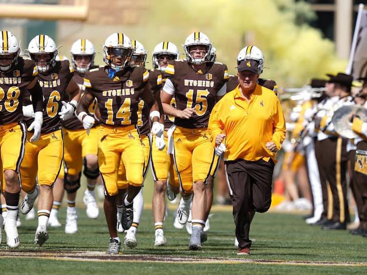 Best Early NCAAF Betting Picks For Week 5: Back Wyoming!!