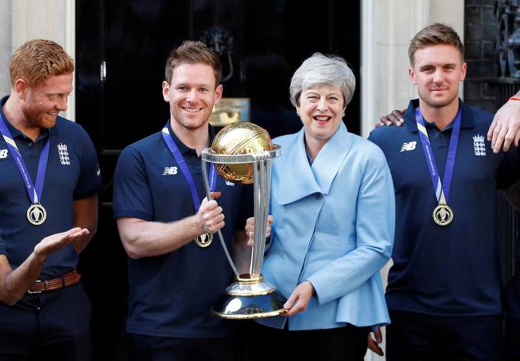 British PM hosts victorious England team