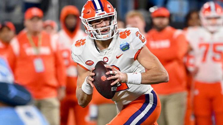 College football bowl picks, odds, predictions, best bets for Dec. 30, 2022: This three-leg parlay returns 6-1