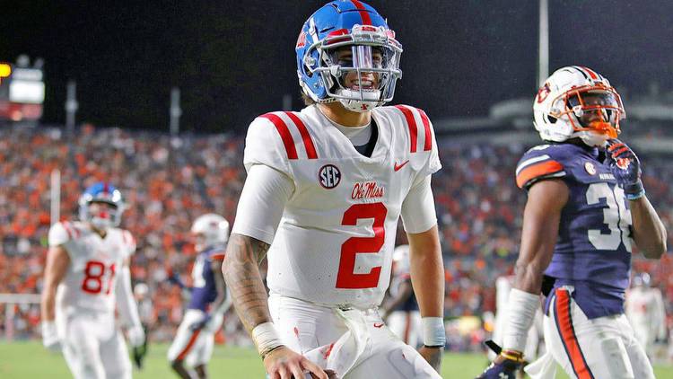 College football odds, picks, spreads, predictions for bowl season, 2021-22: Simulation backs Iowa, Ole Miss