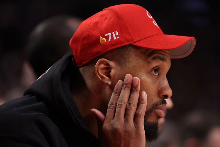 Damian Lillard publicly announces trade request, refuses to speak on Trail Blazers after Heat negotiations stall