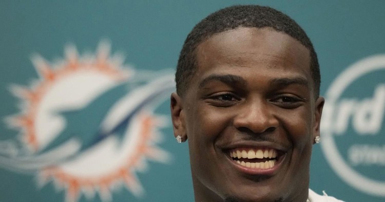 Dolphins rookie De'Von Achane expected to miss multiple weeks with knee injury, per reports