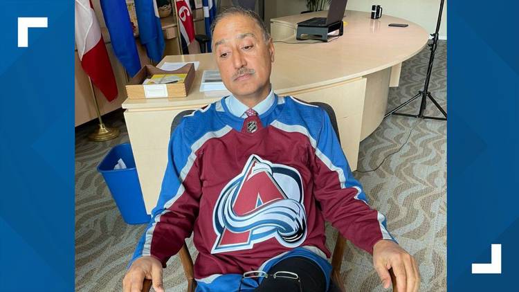 Edmonton mayor wears Avalanche jersey after sweep of the Oilers