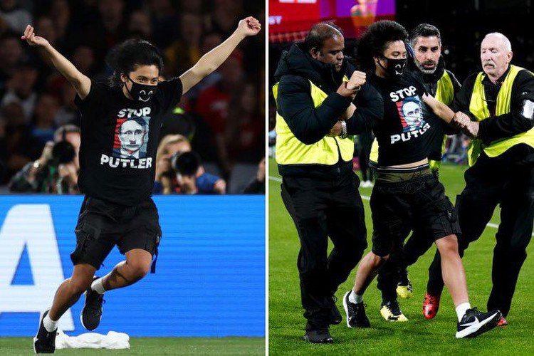 England vs Spain Women's World Cup final delayed by pitch invader in anti-Putin T-shirt who's rugby tackled by security