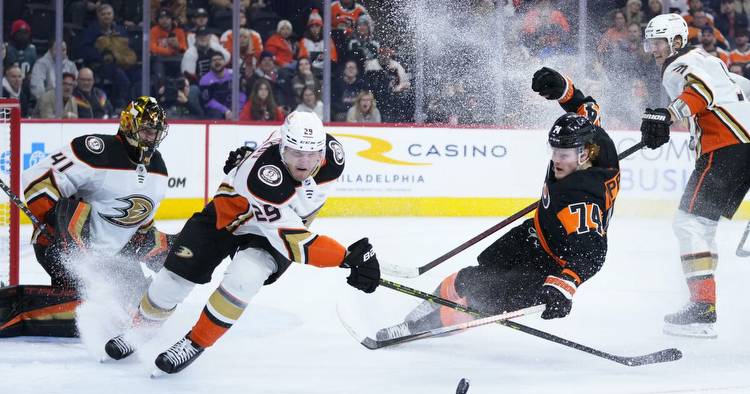 Flyers pull away to beat Ducks