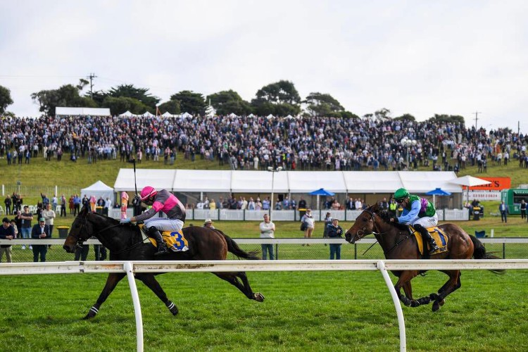 Gold Medals wins 2021 Grand Annual Steeplechase