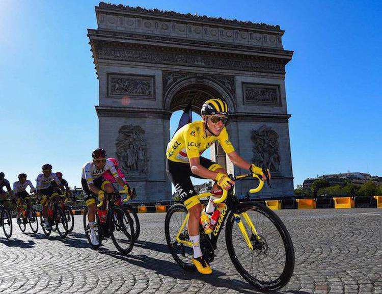 How are cyclists preparing for the Tour de France 2022?
