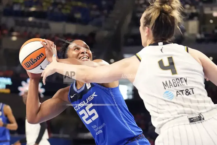 Indiana and Chicago both fall in WNBA matinee games