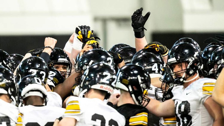 Iowa Football: College Football News projects Hawkeyes’ 2023 record
