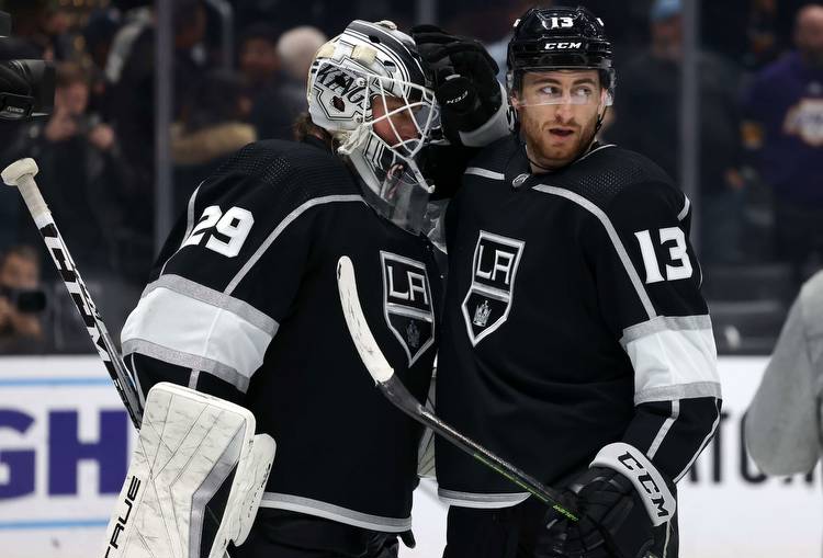 Kings vs Blackhawks Picks, Predictions, and Odds Tonight