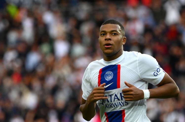 Kylian Mbappe refuses to be in France team photo