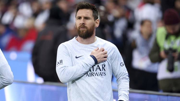 Lionel Messi gives away La Liga Best Player award