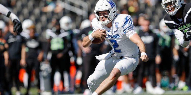 Memphis quarterback Seth Henigan