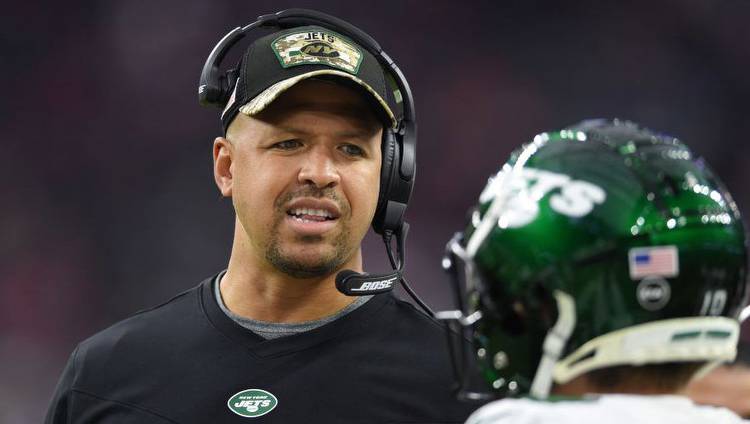 NFL suspends Jets receivers coach Miles Austin for betting on sports other than football