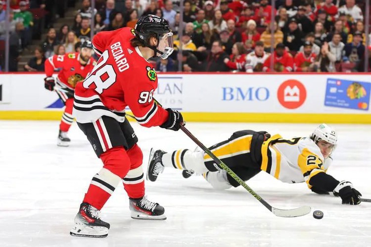 NHL: Flyers vs. Blackhawks odds, pick, prediction: Bet on Chicago at home