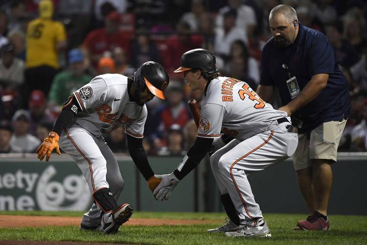 Orioles improve playoff odds with shelling of Red Sox