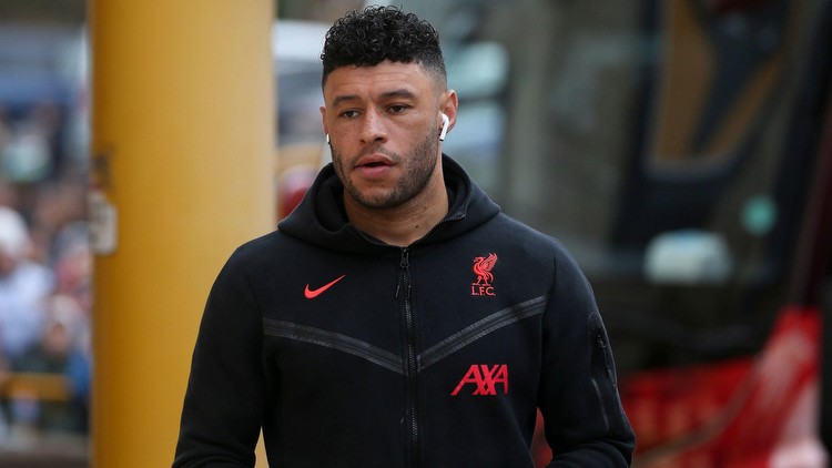 Oxlade-Chamberlain 'handed Premier League lifeline amid three-club transfer battle' after Liverpool release