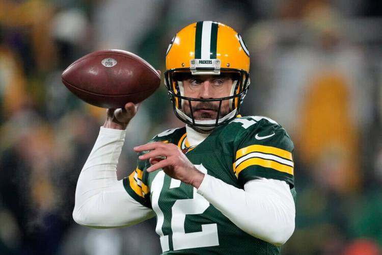 Packers at Dolphins spread, line, picks: Expert predictions for Christmas NFL game