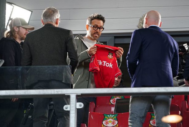 Ryan Reynolds spotted handing Gary Lineker and BBC pundits a gift ahead of Wrexham match