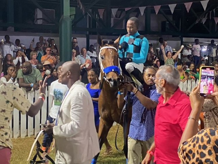 Samuels claims 6th Gold Cup