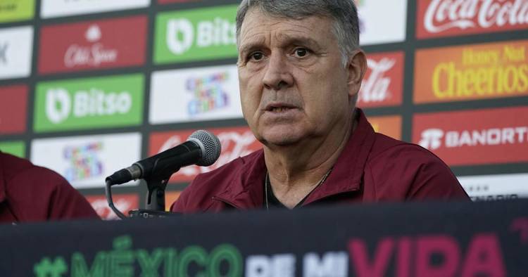 Tata: 3 Mexico forwards will go to Qatar, but not Chicharito