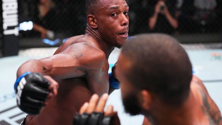 UFC 283 odds: Jamahal Hill a slight favorite over Glover Teixeira
