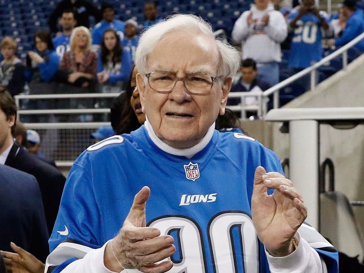 Warren Buffett Lost College-Football Bet, Sent a $5 Bill Via FedEx