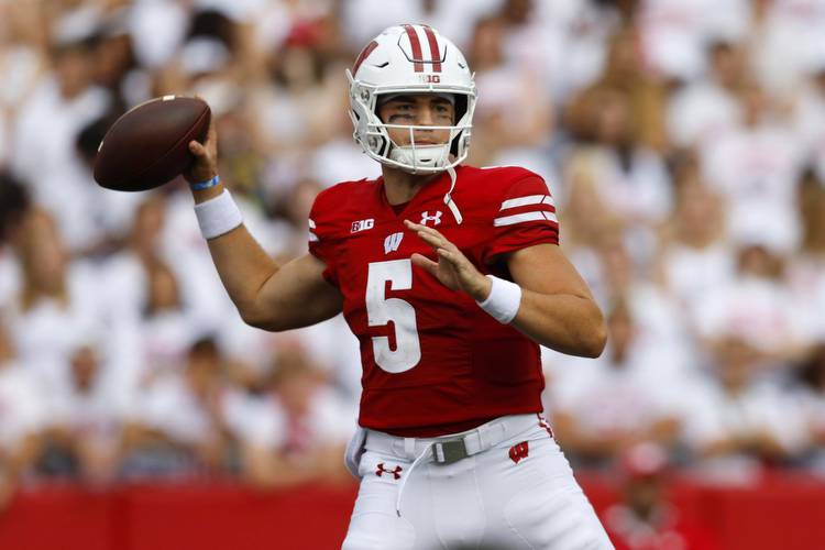 Week 3: Wisconsin vs New Mexico State 9/17/22 College Football Picks, Predictions, Odds