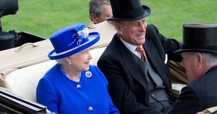 What colour will the Queen wear on the first day of Royal Ascot 2016?
