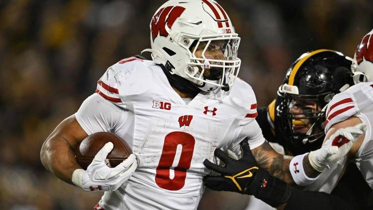 Wisconsin vs. Nebraska odds, line, spread: 2022 college football picks, Week 12 predictions from proven model