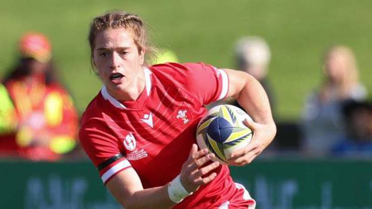 Women's Six Nations: Wales wing Lisa Neumann reflects on professional life and the luxury of time