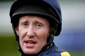 Jockey apologises for "embarrassing" gaffe as odds-on favourite loses in startling error