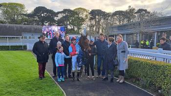 Moss Tucker turns thetables on Tenebrism at Naas