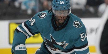 Will Givani Smith Score a Goal Against the Penguins on November 4?