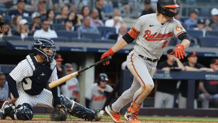 Gunnar Henderson of the Baltimore Orioles drives in a run with a single against the New York Yankees. Photo by Getty Images.